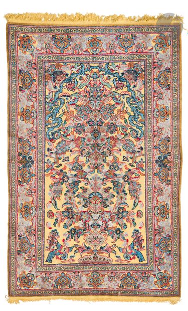 KECHAN, 20th century, silk.
Carpet decorated...