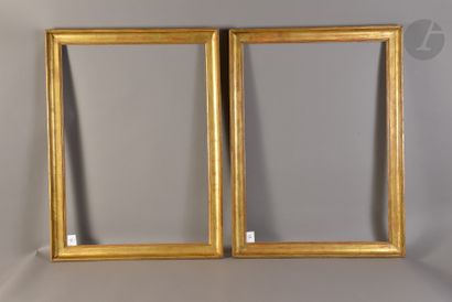 null Paire de gorges en bois mouluré et doré. Début du XIXe siècle (usures). 53,3 x 75 cm...