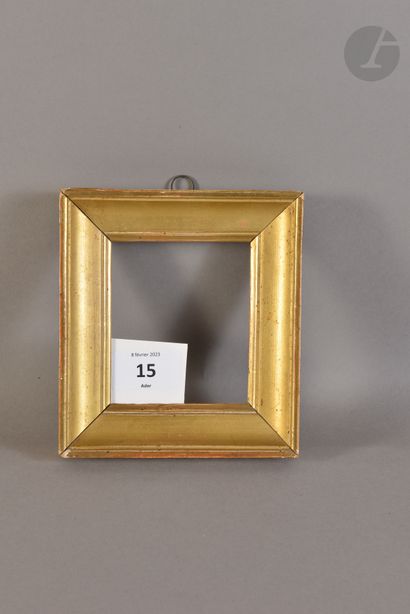 null Gorge en bois mouluré et doré. Début du XIXe siècle. 7,6 x 9 cm - Profil : 2...