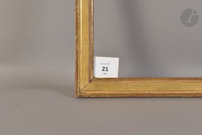null Baguette en bois mouluré et doré. Époque Louis XVI (petits accidents). 40,8 x 52 cm...