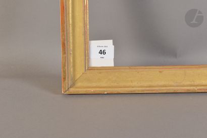 null Baguette en bois mouluré et doré. Fin du XVIIIe siècle. 33,3 x 41,4cm - Profil...