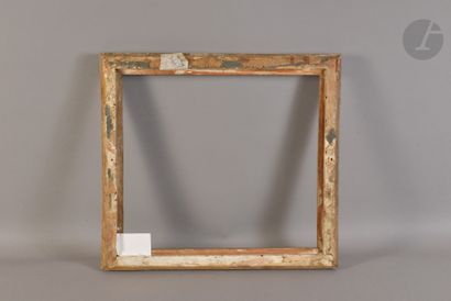 null Baguette en bois mouluré et doré. Époque Louis XVI (usures). 27,3 x 30,6 cm...