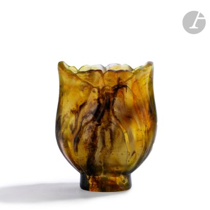 null Erich SCHAMSCHULA (Tchécoslovaquie, 1925-2004)
Vase lotus en pâte de verre jaune...