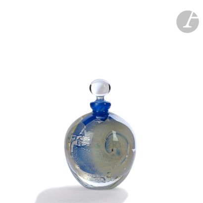 null Éric LAURENT (France, 1959-2018)
Blown glass ball bottle decorated with silver...