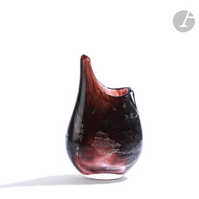 null François LE LONQUER (France, 1945-1991)
Vase en verre soufflé à col asymétrique...