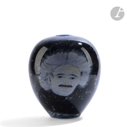 null Jean-Claude NOVARO (France, 1943-2014)
Albert Einstein
Vase en verre soufflé...