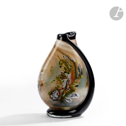 null Robert PIERINI (France, né en 1950)
Vase en verre soufflé polychrome, sur son...