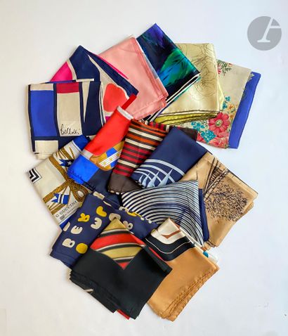 null Important lot de 27 foulards et écharpes à thèmes divers, golf, équitation,...