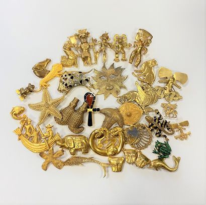 null Lot de bijoux fantaisie, dont reproduction en métal de bijoux de musées, comprenant...