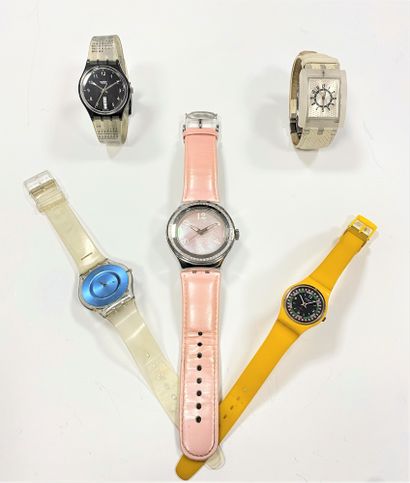 null SWATCH. Ensemble de 5 montres à quartz, dont une Irony Pink.