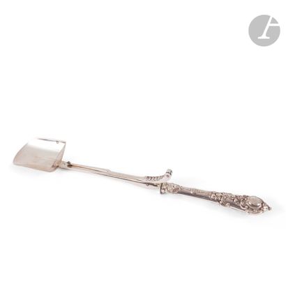 null [HENRI DE ROTHSCHILD - COLLECTOR]
Silver stilton shovel mounted later on a handle...