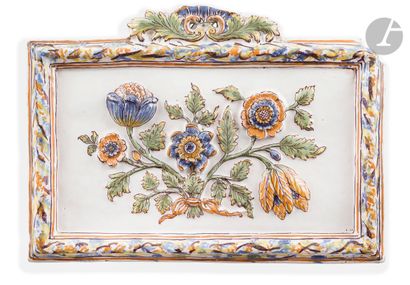 MOUSTIERS
Ornamental plate in earthenware,...
