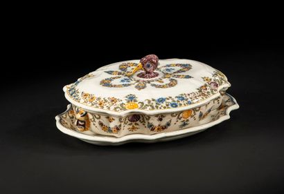 null MARSEILLE
Oblong earthenware covered tureen and its (?) display stand with contoured...