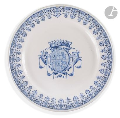 null MOUSTIERS
Large round earthenware dish, decorated in blue monochrome in the...