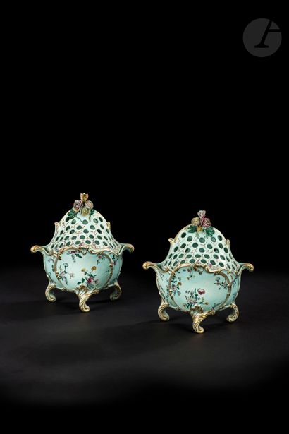 null MARSEILLE
Exceptional pair of earthenware bouquetières covered with rocaille...