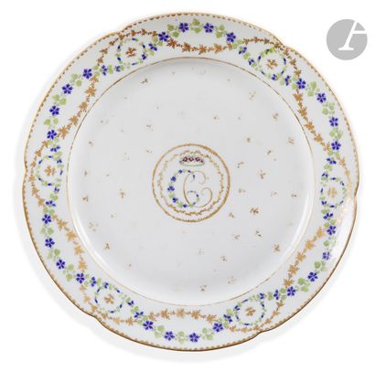 null PARIS
Four plates and a square compotier with contoured edge in porcelain with...