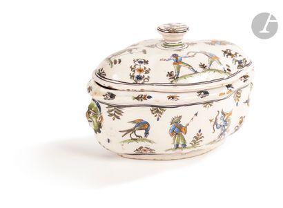 MOUSTIERS
Covered oval sugar bowl of four-lobed...