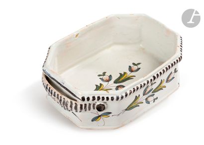 null Earthenware basin with two handles, resting on three feet, with polychrome decoration...