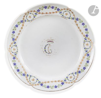 null PARIS
Four plates and a square compotier with contoured edge in porcelain with...