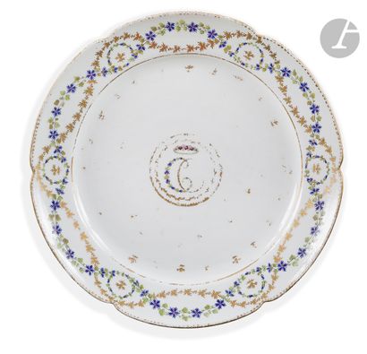 null PARIS
Four plates and a square compotier with contoured edge in porcelain with...