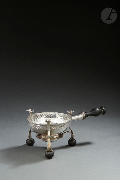 SAINT-OMER ATTRIBUTED TO 1789
Tripod silver...
