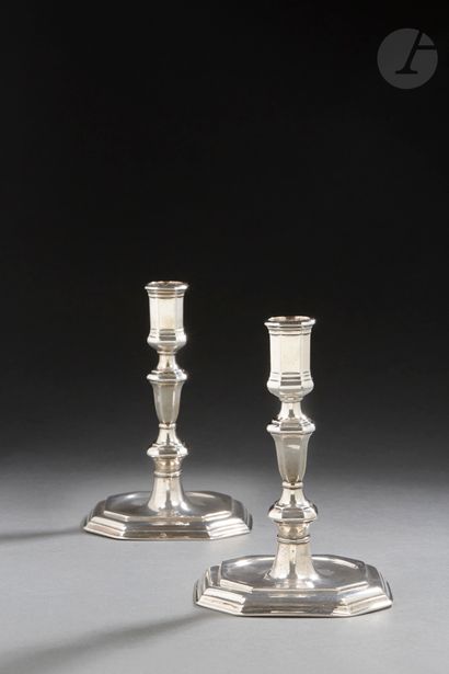 null VIENNA IN DAUPHINE FIRST QUARTER OF THE 18th CENTURY
Pair of silver candlesticks,...
