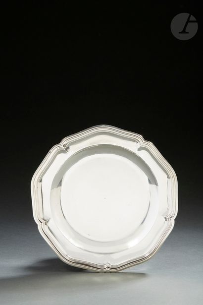 PARIS 1777 - 1778
Round silver dish with...