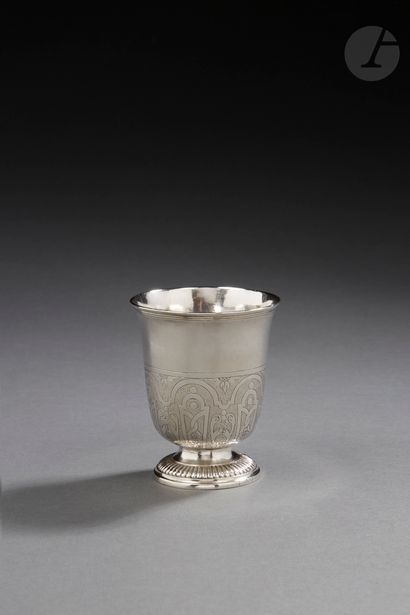 MORLAIX 1722 - 1727
Silver tulip kettle on...