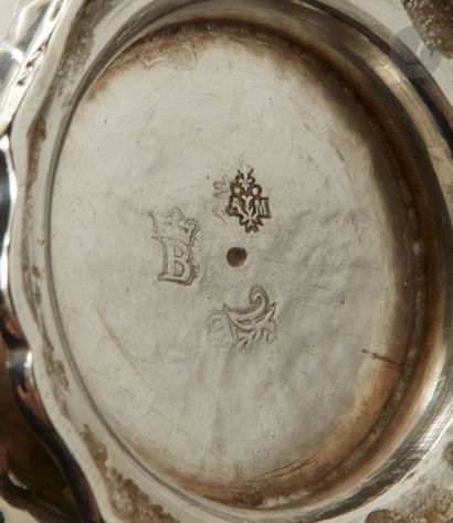 null PARIS 1765 - 1766
Creamer/mustard pot in silver with twisted ribs on the hinged...
