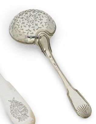 null COUTANCES 1757 - 1759
Sugar spoon in silver, model filet shell spoon bordered,...