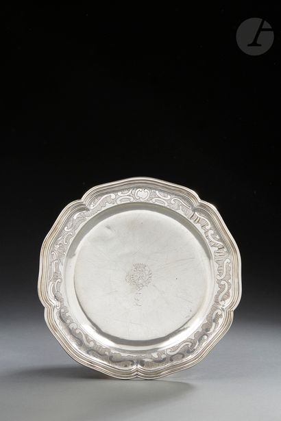 null TOULOUSE 1765
Silver bowl display with five contours, bordered with nets, the...