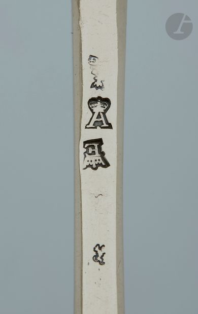 null PARIS 1745 - 1746
Cuiller à sucre en argent modèle uniplat, la spatule gravée...