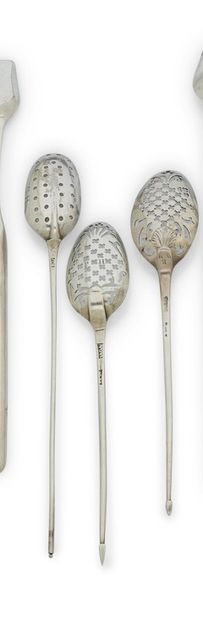 null ENGLAND 18th CENTURY
Three tea spoons called "mote spoons", the spoons pierced...
