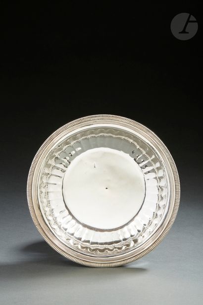 SAINT-MALO 1716 - 1717
Circular silver bowl...