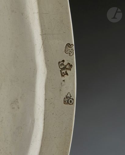 null JURISDICTION OF AIX-EN-PROVENCE - CITY OF APT 1780
Silver dish of oval form...