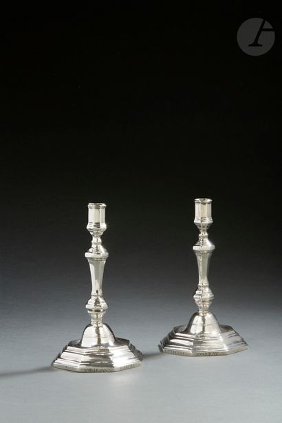 null ROUEN 1732 - 1733
Pair of silver candlesticks, model with eight sides on the...