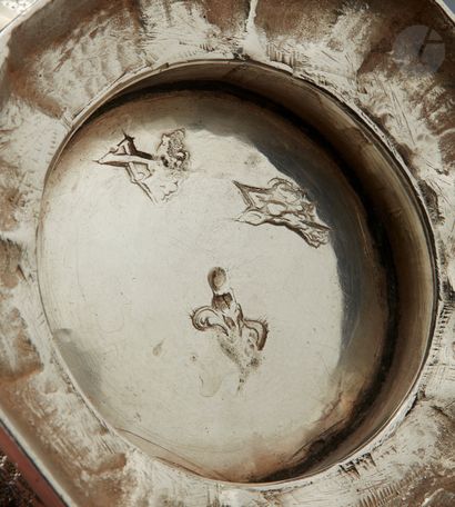 null PARIS 1761 - 1762
Silver creamer/mustard pot. Model ribs, engraved chiseled...