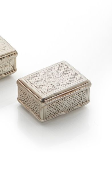 null LILLE 1766 - 1767
Silver snuffbox of rectangular form opening with hinge, decorated...