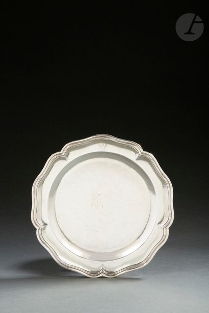 null MONTPELLIER 1751 - 1752
Plate in plain silver, model with contours molded of...