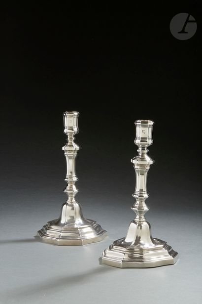 null CAMBRAI AROUND 1760
Pair of silver candlesticks, base with contours with three...