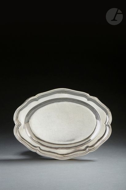 null JURISDICTION OF AIX-EN-PROVENCE - CITY OF APT 1780
Silver dish of oval form...