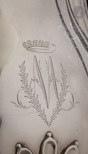 null DOUAI 1746 - 1749
Verseuse quadripode en argent de forme balustre, les pieds...