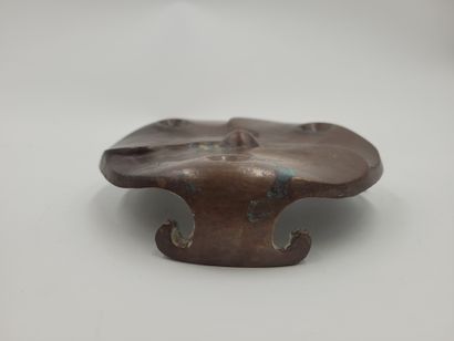 null Brûle-parfum circulaire en alliage cuivreux à patine brune, Chine, XIXe siècle...