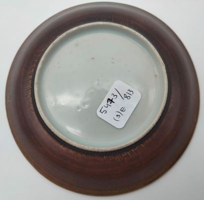 null 3 assiettes en porcelaine à décor bleu blanc, Chine, Compagnie des Indes, XVIIIe...