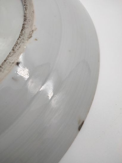 null 4 assiettes en porcelaine, Chine, XVIIIe - XXe siècle 
Dont : 
- 1 en porcelaine...