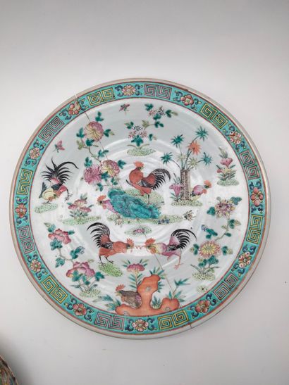 null 4 assiettes en porcelaine, Chine, XVIIIe - XXe siècle 
Dont : 
- 1 en porcelaine...