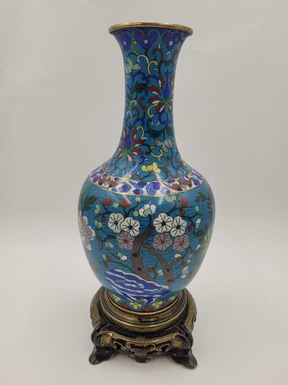 null Copper alloy vase with cloisonné enamel decoration of flowers on a turquoise...