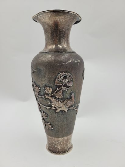 null Silver baluster vase, China, circa 1900 
Decorated in relief with a couple of...