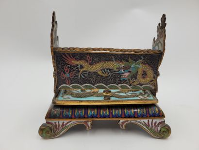 null Copper alloy inkwell, China, 20th century
With cloisonné enamel decoration of...