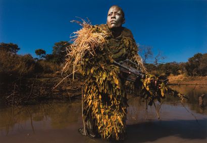 null Brent Stirton (1952) 
Akashinga, The Brave Ones. Zimbabwe, 2018.
Épreuve pigmentaire...